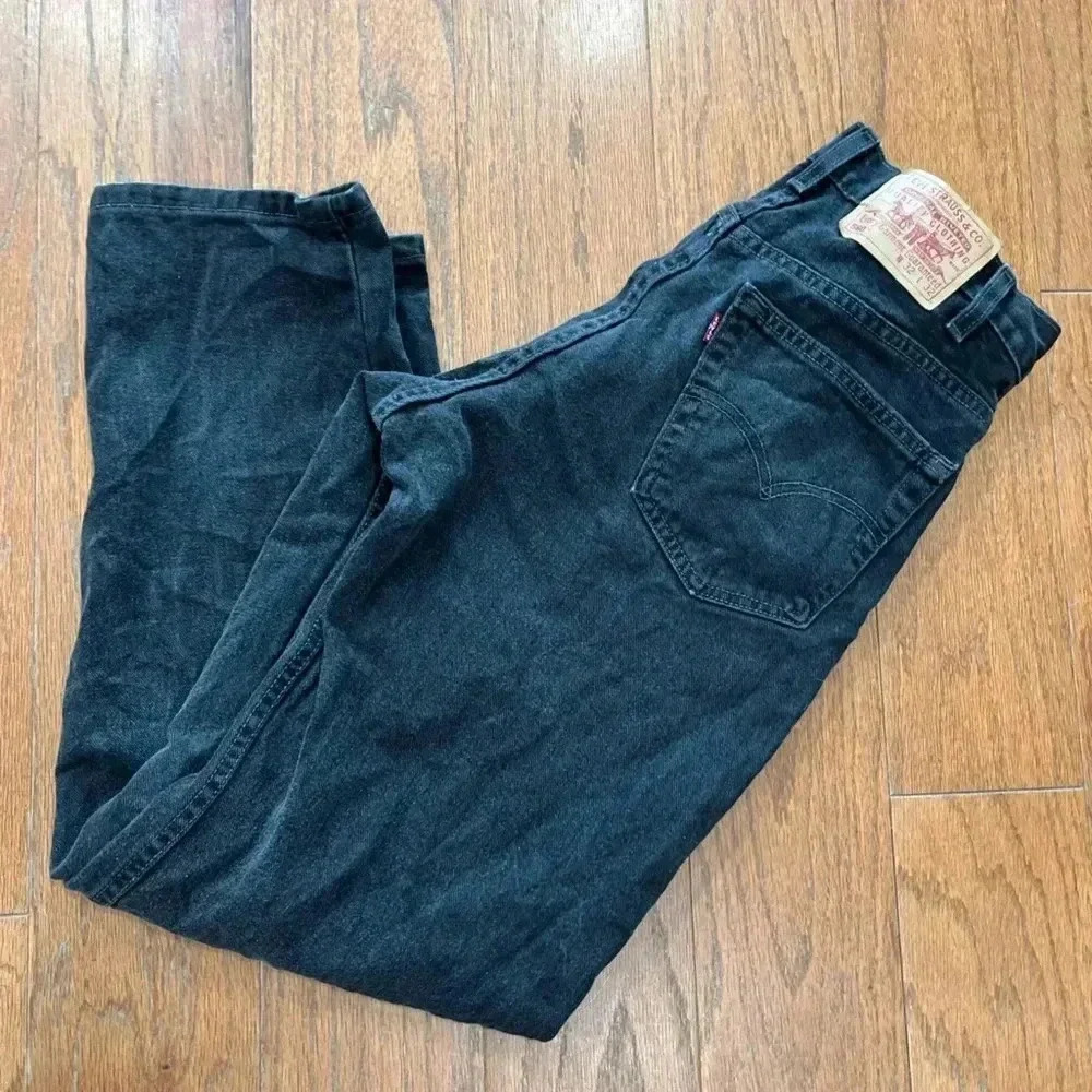 True Vintage Levi 560 Loose Fit Tapered Leg made in USA denim Jeans 32 x 32